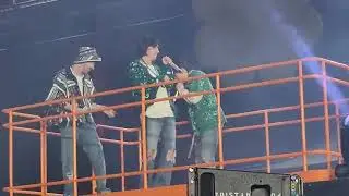 uyyy Yoongi eso debió de doler y mucho 😂😅 (nuestro idol se nos cayó)