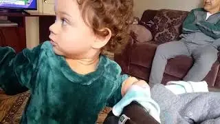 Vinchenzo brincanco com a Ágatha