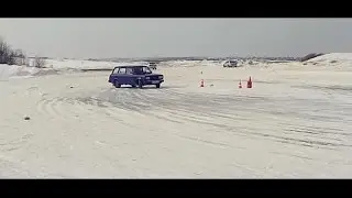 Уроки зимнего экстремального (контраварийного) вождения в автошколе БЦВВМ. 