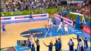 Kostas Papanikolaou punches ref