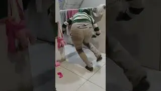 Evaldo leva uma mordida da sua filha
