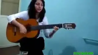 Духтари Точик бо гитара