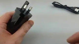 Pushing up the third pin on the Vida IT VS1 UK USB Charger