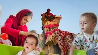 Nomadic village:mother's kind heart protects her newborn with a bath in mountains
