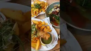 EP 5: BEST FISH & CHIPS IN LONDON (+3D PRINTED STEAK) 🇬🇧 #fishandchips #steak #foodreview #vegan