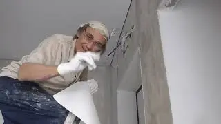 Окончание поклейки обоев к откосам входной двери          ,