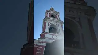ГОЛУБИ У СВЯТОГО КРЕСТА В СЕРБСКОМ ПОДВОРЬЕ ХРАМА ПЕТРА И ПАВЛА