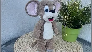 Вязаный крючком мышонок Джерри из мультфильма 