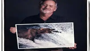Fotografos Famosos Posan dentras de sus Iconicas Imagenes