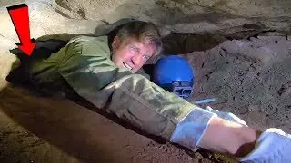 Er steckte in einer HÖHLE fest, als ihn plötzlich etwas am Bein packt
