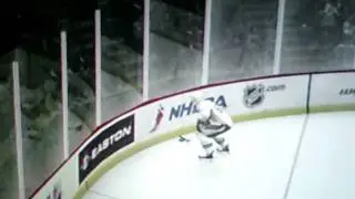 NHL 11 GLASS GLITCH (BENT GLASS:)