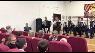 Выступление детского ансамбля 