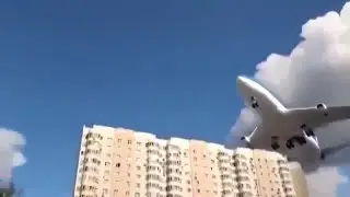 Отвёл самолёт от домов