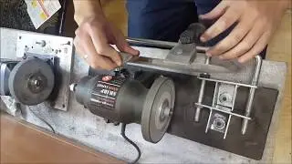 Работа на станке для заточки ножей Sharp knife expert в мастерской ☺⚙️🛠️✂️