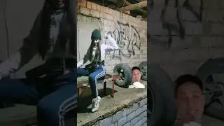 ДЕВОЧКА КАЧАЕТСЯ В ГАРАЖЕ 🤷‍♂️