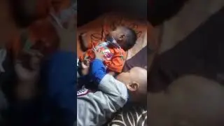 Si adek gangguin abg tidur😁