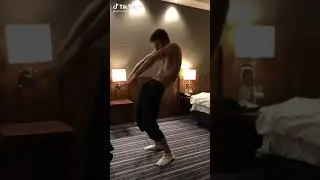 очень гибкий парень 