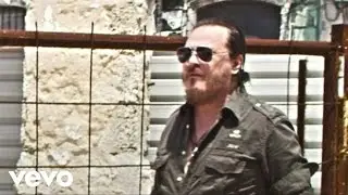 Zucchero - Love Is All Around