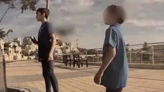 מצב סינרטי בעבודה בזמן במגרש המשחקים עם הילדים