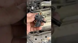 Olor a gasolina por qué se rompió el regulador de presión de gasolina #mecanica #autos #taller