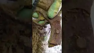 CLEANING THE FIND / WWII METAL DETECTING