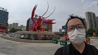 Hardcore Backpacking in China 🇨🇳 First Stop  Spicy Crawfish Feast in Qianjiang! 🔥🦞