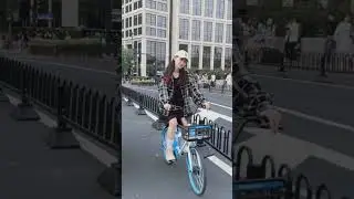 🍀這個丫頭為了過生日，非要去街上騎行，要拍了留念。不料因低血糖當街暈倒摔下車來，差點沒把我嚇暈；十多年沒進過醫院的人，終於有機會留院觀察了～大家也要注意身體，多檢查血糖血脂血壓～