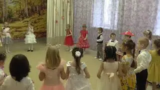 "Осенние листочки по лужицам плывут". Старшая группа
