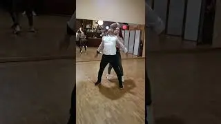 Figur vom fortgeschrittenen Bachatakurs mit Dirk