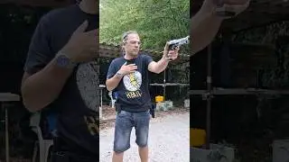 beretta 92x sparare con una mano #shorts #viral #pistola