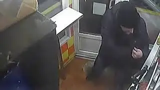 ПЫТАЛСЯ ОГРАБИТЬ ВЫМЫШЛЕНОЙ ГРАНАТОЙ