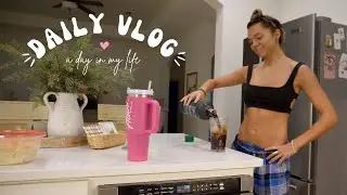 living at home in my 20s | VLOGMAS DAY 3