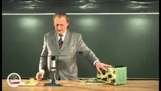 Шарик, катящийся по вращающейся платформе