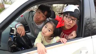 Boram learns to feed animals and other useful kids stories