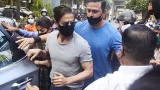 Shahrukh Khan meets Aryan Khan after 19 days of arrest !