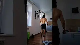 Хочешь мощную спину? Подтягивайся на турнике!