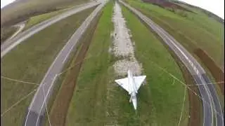 Avion de chasse , rond point de Domvallier, vidéo par cerf-volant, 25.11.12
