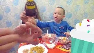 Десерт из мороженого. Соня и Захар делают десерт из мороженого.