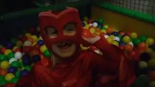 Merci's PJ Masks costume (hop skip jump)