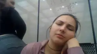 Girl farts on friend in college 🍑💨😳