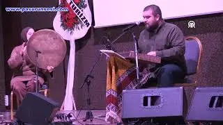 Eşi ve kardeşiyle aynı sahnede santur konserleri veriyor