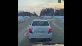 Отчаянный велосипедист пролетел на красный