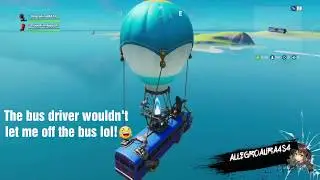Gamer Mom plays Fortnite & finds a glitch on the bus!😱😱