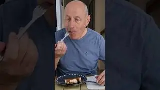Как Француз ест банан на завтрак. Elena France 