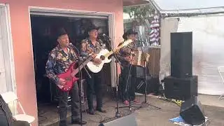 Rigo morales “ Media Vida” en vivo