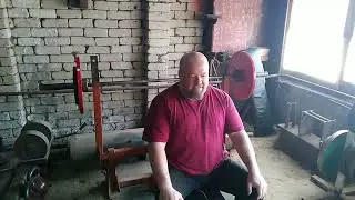 26 мая 2023 г Решил пенсионер пожать лёжа.