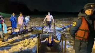 #кузбасс#купель  Сегодня ночью в Новокузнецке начались крещенские купания.
