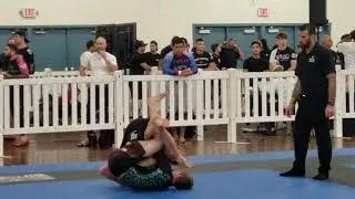 Knee bar at US Open Master 1 black middle finals