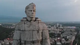 Песня «Алёша» (муз .Э. С. Колмановского, сл. К. Я. Ваншенкина), хоровое исполнение.