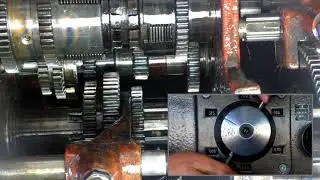 Setting the gearbox speed of the 1K62 screw-cutting lathe.